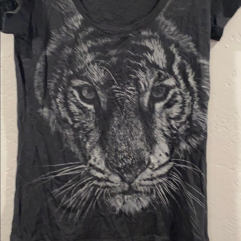 Express black short sleeved tiger face, size M.